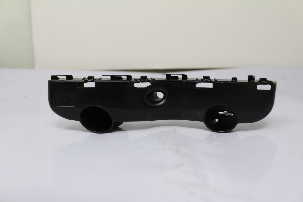 Soporte plastico de parachoque delantero Rh
